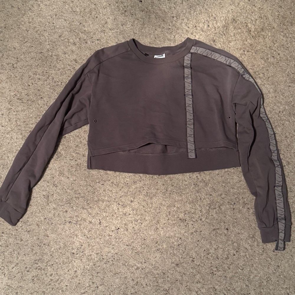 Women's Gymshark Purple Gray Cropped Sweatshirt